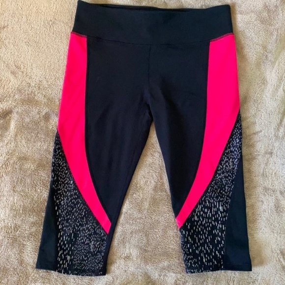 Fabletics Black Knee Length Back Zip Pocket Pattern Detail Active Leggings Small - Picture 2 of 9